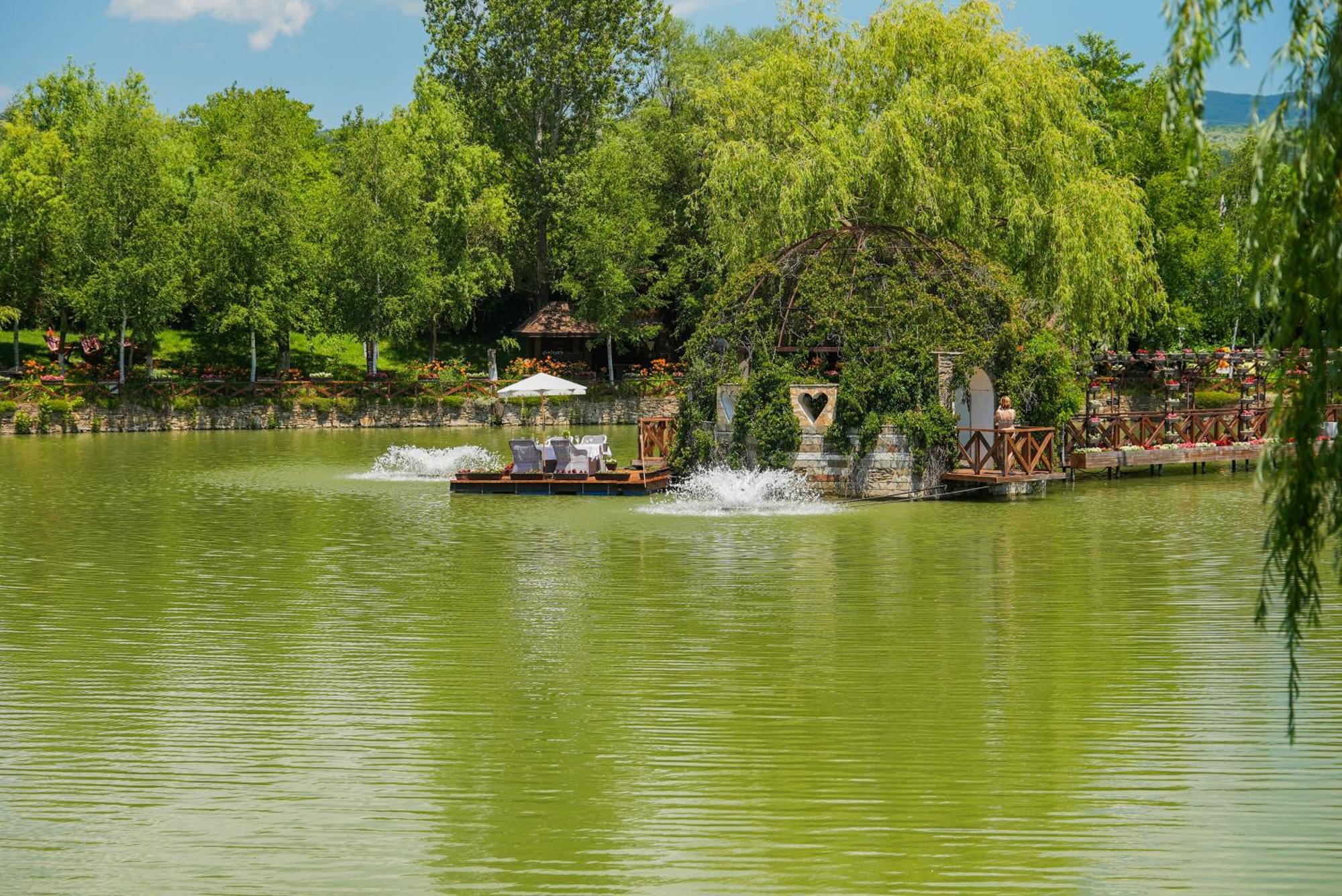 The Wind Mills Hydropark Hotel Gorna Malina Exterior photo